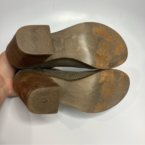 Steve Madden suede peep toe booties size 8 - Picture 5 of 6